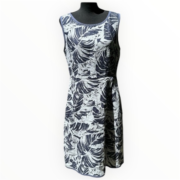 Weekend Max Mara Dresses & Skirts - MaxMara weekend 100% cotton Prince Leaf Print Dress size 14